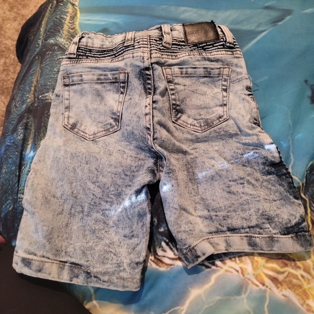Shorts - Picture 3 of 6